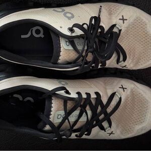 On Running Cloud women’s  Running Shoes in Pale Blush Pink /Black